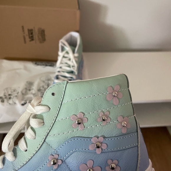 NIB Vans x SpongeBob (Sandy Liang) Hightops - Picture 5 of 7